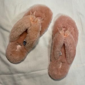 Pink Ugg flip flop slippers